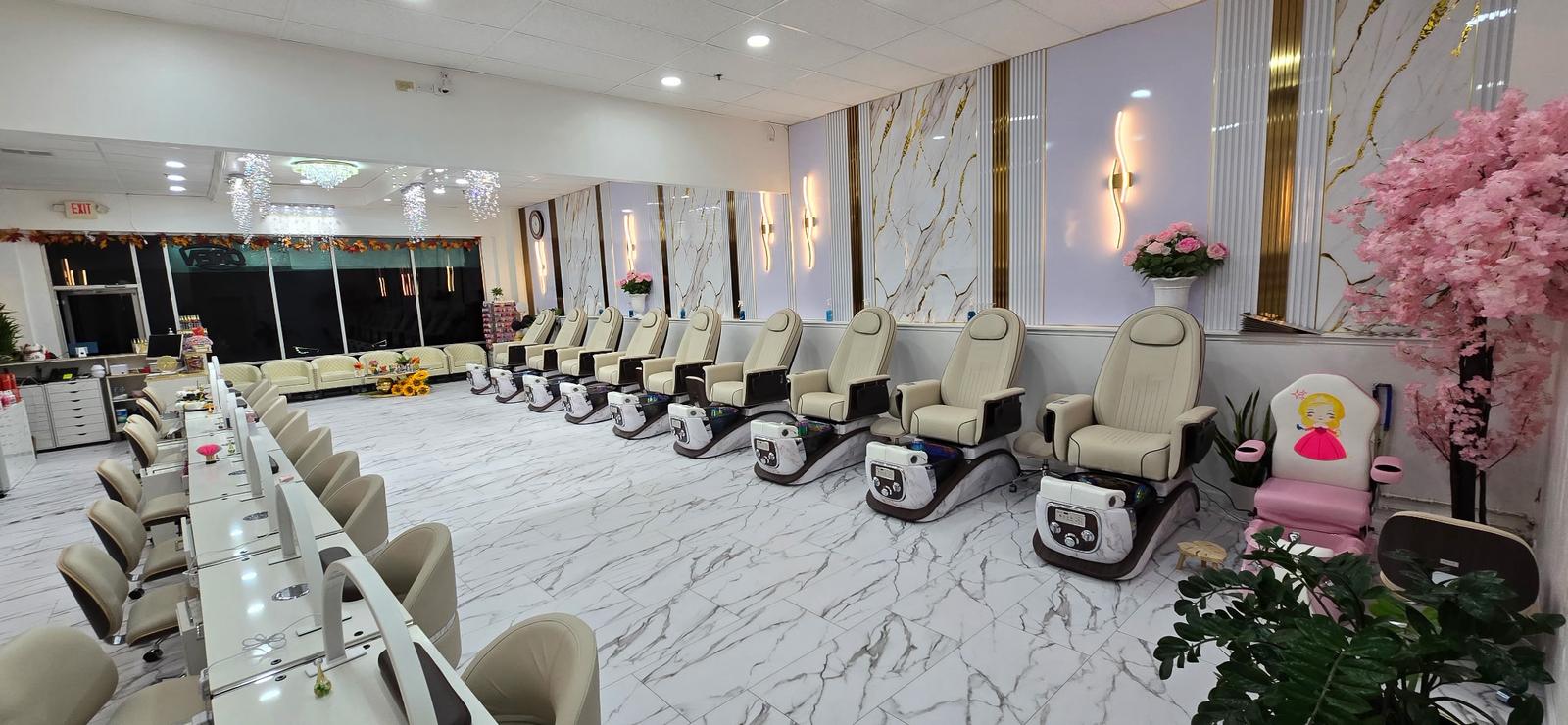 99 Nails & Spa logo